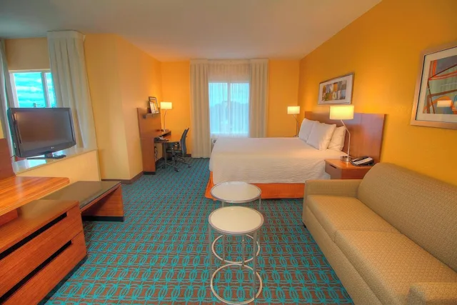 جناح ركني بسرير كينج مع أريكة بمطبخ، Fairfield Inn & Suites West Palm Beach Jupiter 2/2