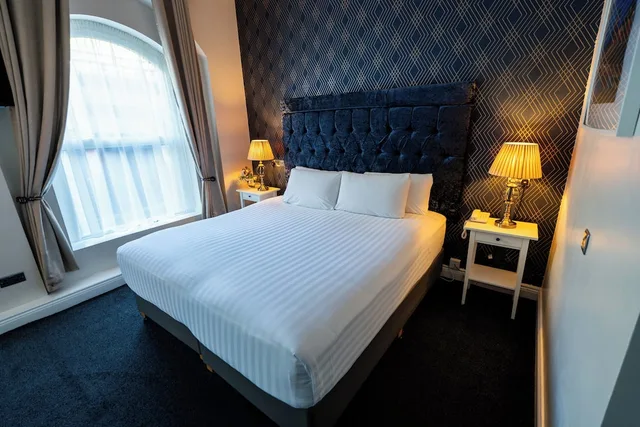 غرفة قياسية بسرير مزدوج، Hotel St. George by Nina 3/5