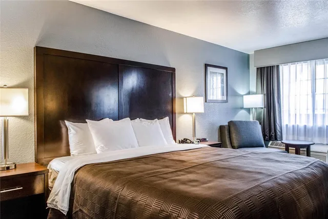 غرفة بسرير كينج، Clarion Hotel By Humboldt Bay 1/4