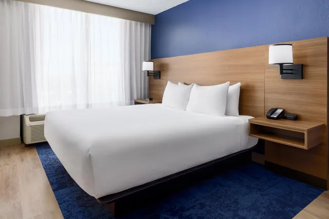 غرفة بسرير كينج مع أريكة لذوي الإعاقة، Hyatt Place Across from Universal Orlando Resort 2/6