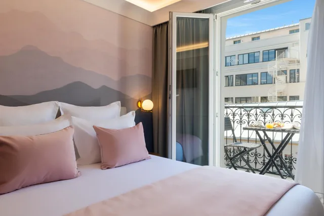 غرفة كلاسيكية بسرير كوين، LE MILIE ROSE 1/1
