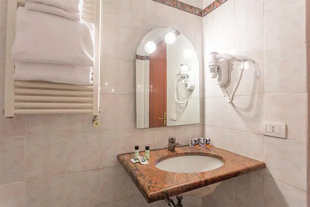 غرفة سوبيريور بسرير مزدوج بإطلالة على المدينة، Raeli Hotel Lux 6/7
