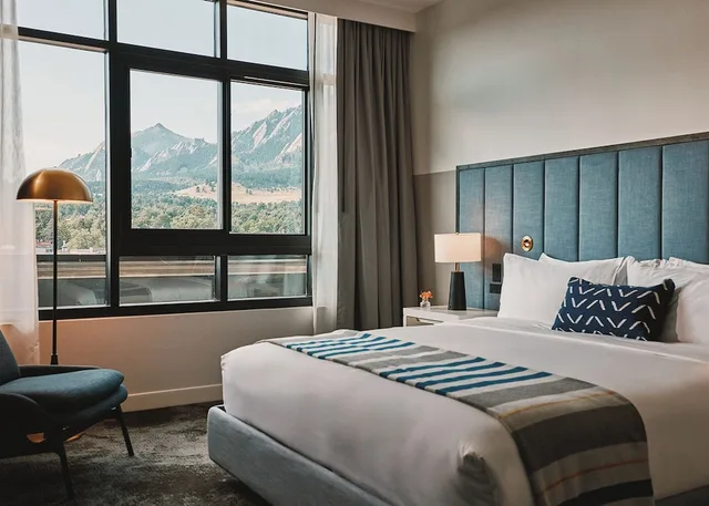 Aspen, Suite, King Bed, Sofa, Limelight Boulder 1/5