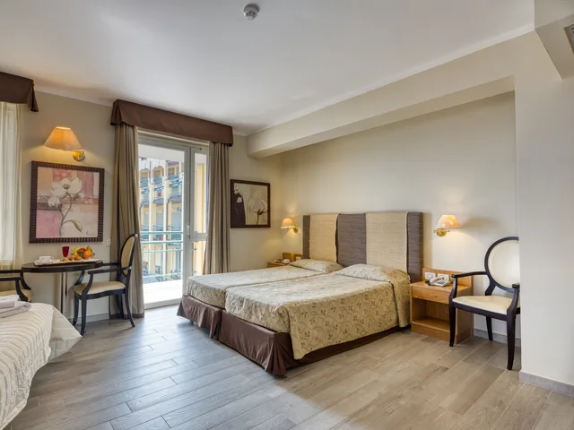 غرفة سوبيريور رباعية، Hotel Cristina 1/15