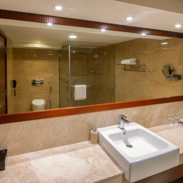 Premium, Twin Beds, THE RAVIZ CALICUT 4/4