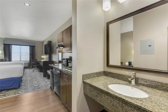 جناح بسريرين كوين بمطبخ صغير، Best Western Plus Williston Hotel & Suites 6/9