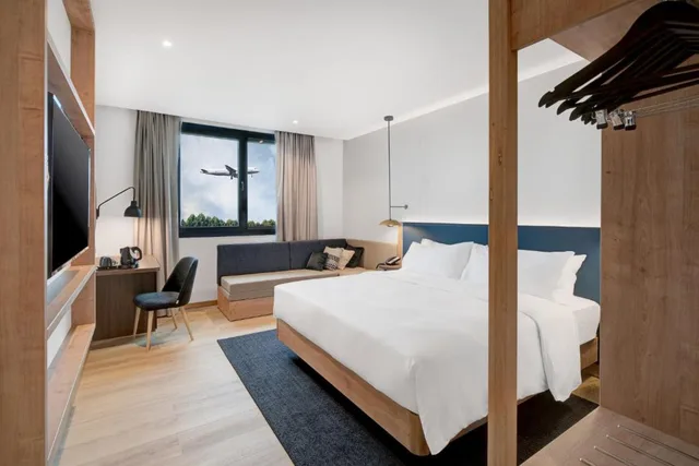 غرفة سوبيريور بسرير مزدوج، Hilton Garden Inn Bucharest Airport 2/2