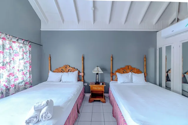 غرفة ديلوكس بسرير كوين وسرير مزدوج، JAMAICA TAMBOO RESORT 1/6
