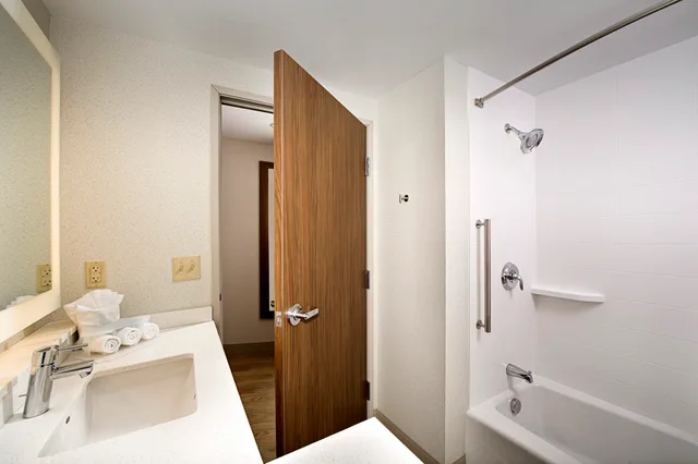 غرفة بسريرين كوين، Holiday Inn Express And Suites Altoona I 99 4/4