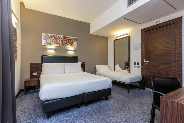 غرفة ثلاثية بسرير فردي وسرير كوين، Hotel Trevi Collection 4/8