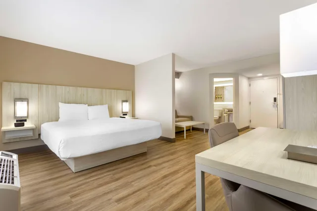 جناح بسرير كينج، Best Western Plus Sugar Land-Stafford 4/8