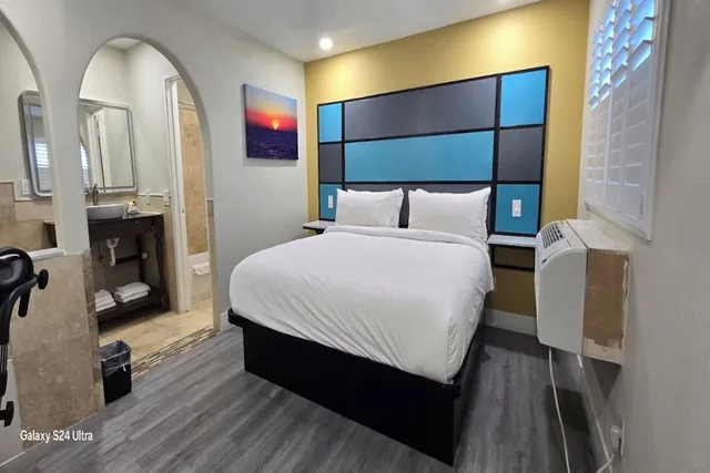 Walkin, King Bed، Quality Inn Victorville I-15 6/8