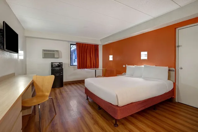 غرفة قياسية بسرير كوين للمدخنين، Motel6 Lakeville, MN - South - Lakeville 1/5