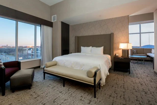 Suite, King Bed, Sofa, Corner, DOUBLETREE BY HILTON EVANSVILLE 1/2