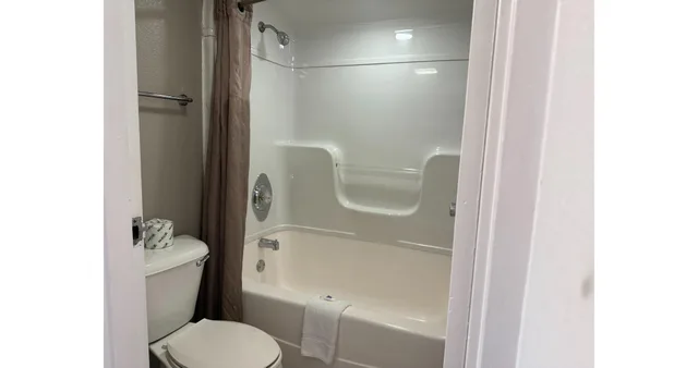 Room, 2 Queen Beds, Motel6 Joliet, IL - I-80 3/5