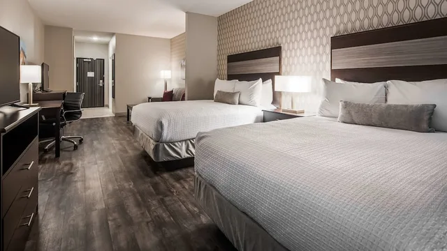 Standard, 2 Queen Beds, Best Western Plus Saint Peter 3/10