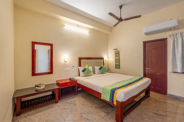 غرفة قياسية بسرير كينج، Treebo Grace Inn 7/10