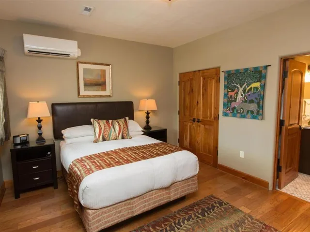 غرفة بسرير كوين، Columbia Cliff Villas Hotel 1/4