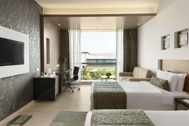 غرفة ديلوكس بسريرين منفصلين، Ramada by Wyndham Navi Mumbai 1/1