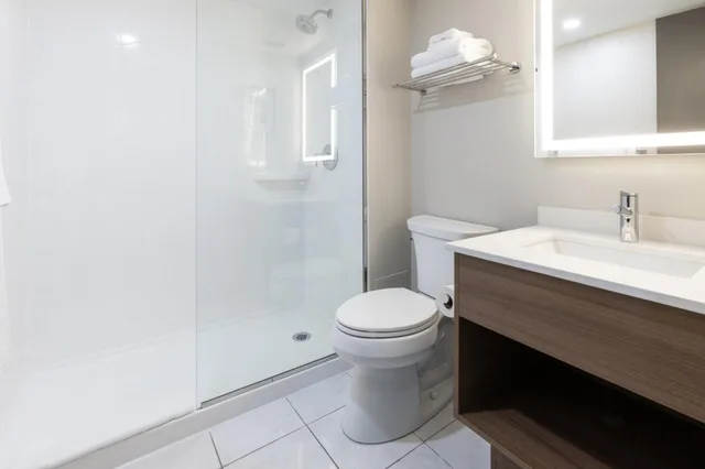 Feature, Suite, King Bed، Hotel St Jean 6/9