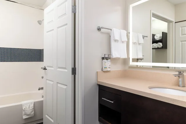 1 Bedroom, Suite, 2 Queen Beds, Sofa, Kitchen, Staybridge Suites Phoenix - Chandler 8/10