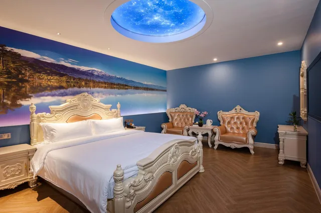 Superior, Queen Bed, No Window, Nan Yang Royal Hotel 2/6