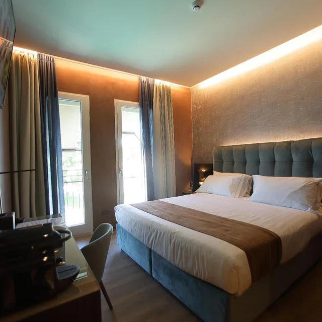 غرفة بسرير مزدوج بإطلالة على البحيرة، BellArrivo Hotel 1/10