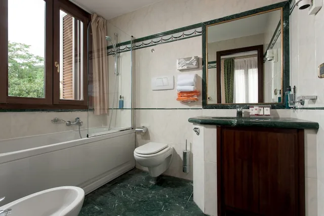 غرفة ثلاثية بسرير مزدوج وسرير فردي، Grand Hotel Del Gianicolo 2/4