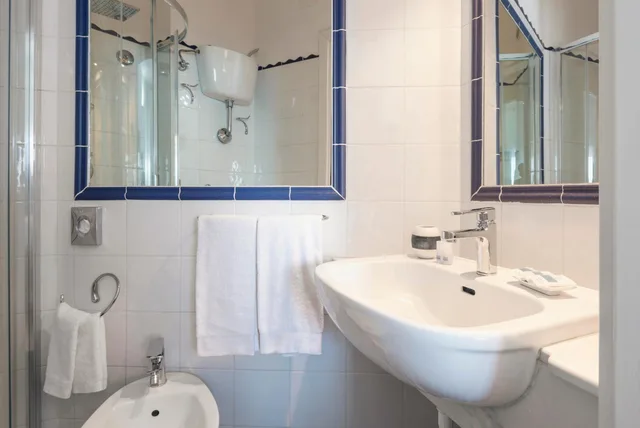 غرفة قياسية بسرير مزدوج بإطلالة على البحر، La Caletta Hotel 8/10