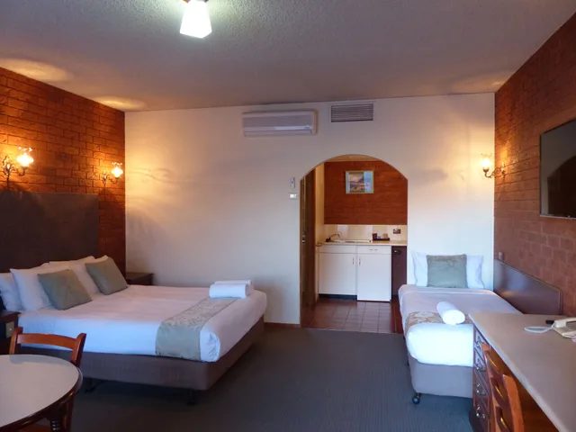 استوديو بسرير كينج وسرير فردي لذوي الإعاقة، Best Western Meramie Motor Inn 1/5