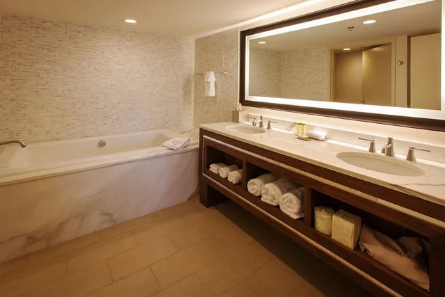 جناح رئاسي بسرير كينج، Doubletree By Hilton Pittsburgh Greentree 4/4
