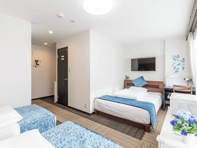 غرفة ثلاثية بسرير مزدوج وسريرين منفصلين في الطابق العلوي، Sakuragawa Riverside Hotel 2/10