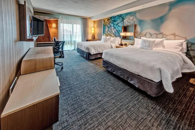 غرفة بسريرين كوين لذوي الإعاقة، COURTYARD WESTBURY LONG ISLAND 1/5