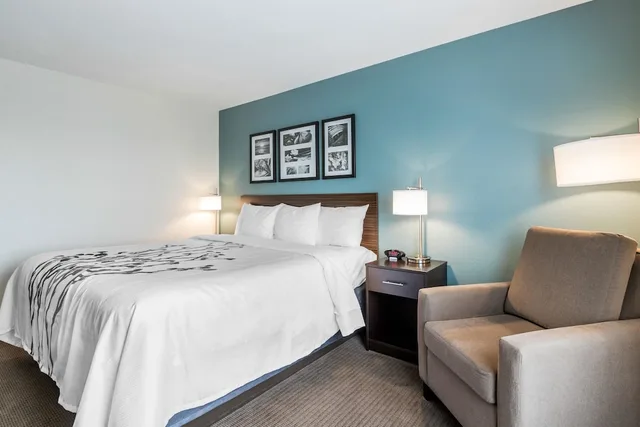 غرفة قياسية بسرير كينج، Sleep Inn & Suites West Des Moines near Jordan Creek 2/4