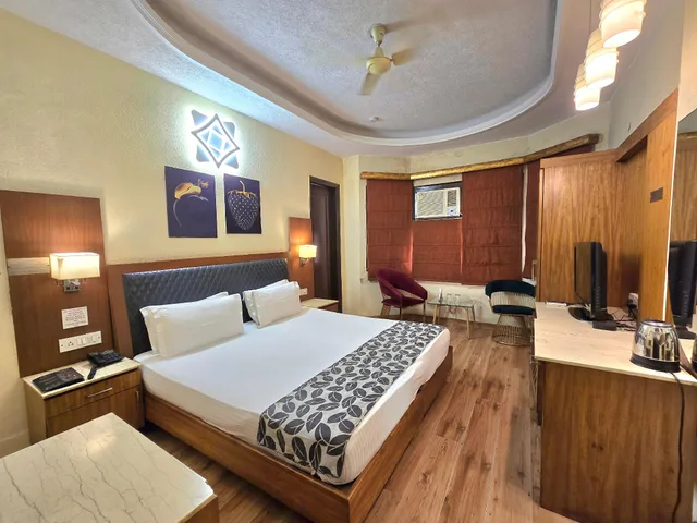 Executive, King Bed, ROYAL CASTLE GRAND 1/2