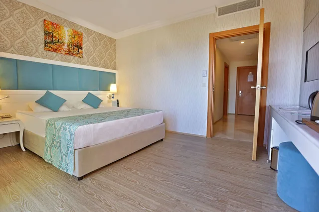 Standard, Double Bed, Garden View, Asteria Bloom Side 2/10