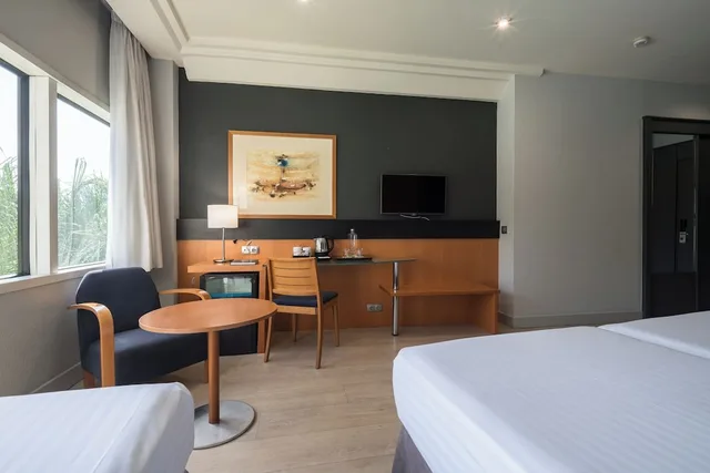 غرفة ثلاثية بسريرين منفصلين مع أريكة، Eurostars Al-Andalus Palace 4/5