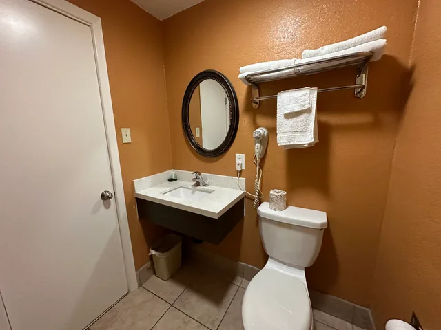 غرفة بسرير كوين، New Corral Motel 10/10