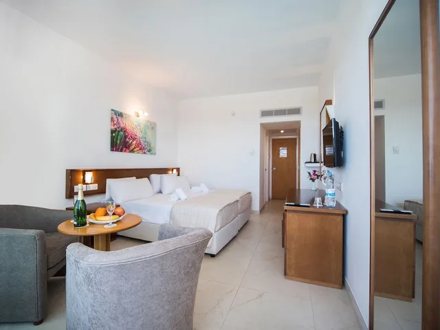 Standard, Double or Twin Bed, Courtyard View, Balcony, Avlida Hotel 2/6