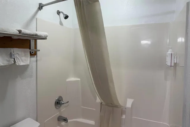 غرفة بسرير كينج لذوي الإعاقة، Super 8 By Wyndham Frankfort In 6/8