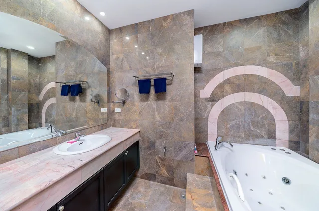 4 Bedrooms, Oasis, Pool, Green, Villa, Twin Beds, 2 King Beds, Queen Bed, Chaweng Lakeview Residence 5/7