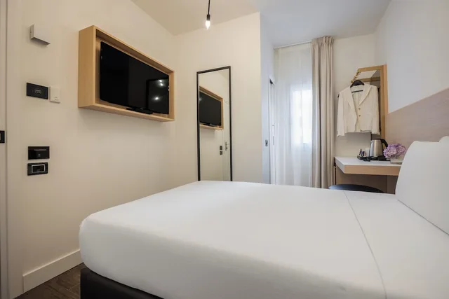 غرفة مفردة، Hotel Globus 8/11