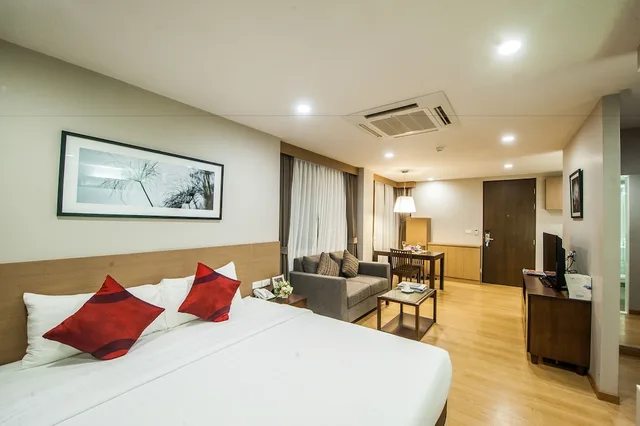 Studio, Suite, Double Bed, Burgundy Residence 1/2
