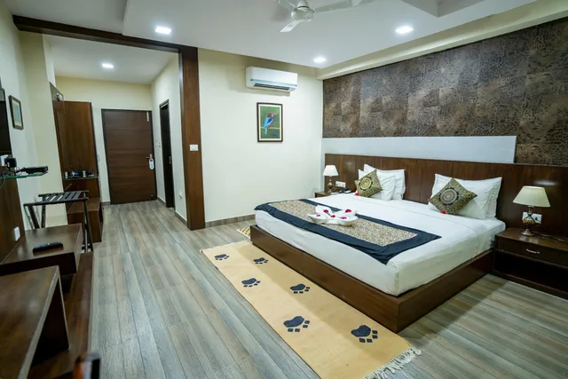 Deluxe, King Bed, Spree Jungle Vilas Resort 3/6