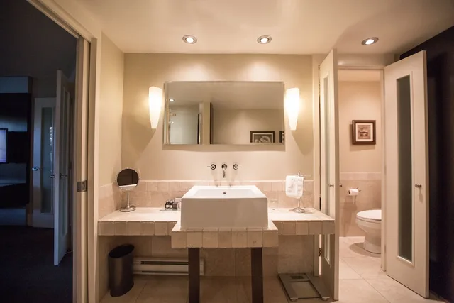 Spa, Suite, King Bed, Sofa, Hotel Le Bonne Entente 2/2