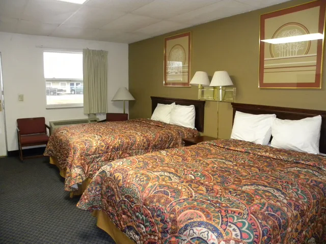 Standard, 2 Queen Beds, Guest Inn Rogers 6/10