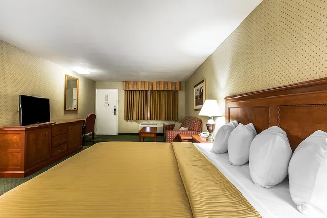 Room, Queen Bed, Accessible, Quality Inn Near China Lake Naval Station 3/4