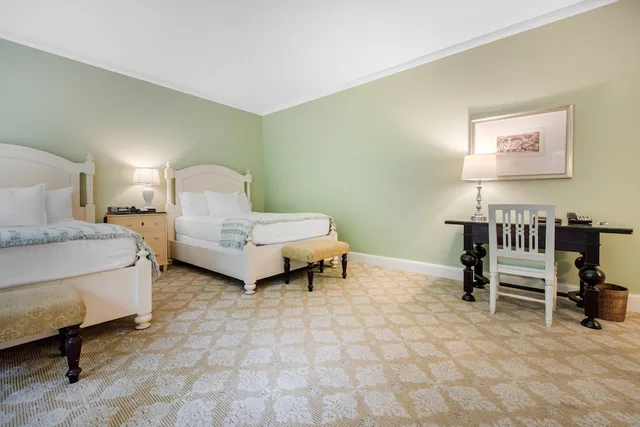 غرفة بسريرين مزدوجين لذوي الإعاقة، Omni Bedford Springs Resort 3/9