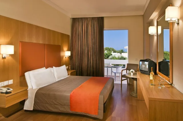 غرفة مزدوجة بإطلالة على البحر، Kipriotis Village Resort 4/7