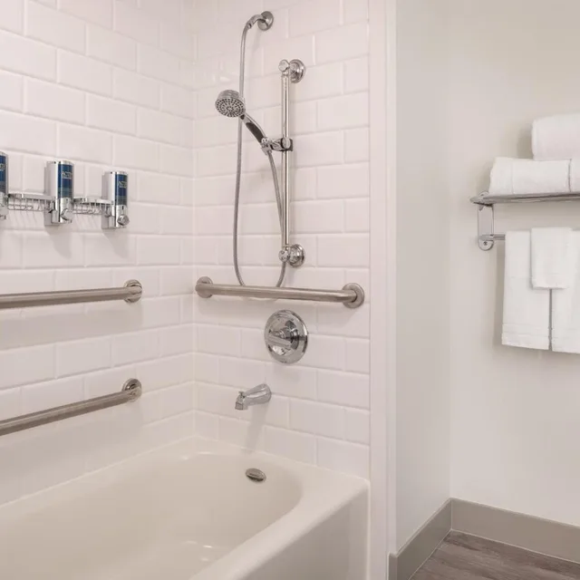 غرفة قياسية بسريرين كوين، Four Points By Sheraton Hotel Suites San Francisco Airport 4/6
